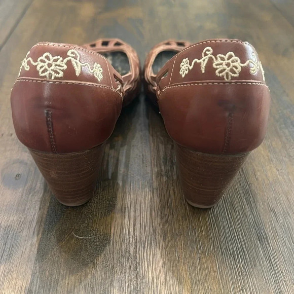 Excellent condition Anthropologie Seychelles brown wedge leather sandals. Sz 8 - Picture 4 of 8